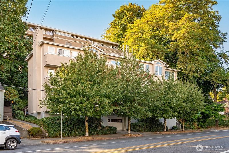 2nd image of 2167 Dexter Avenue N #301