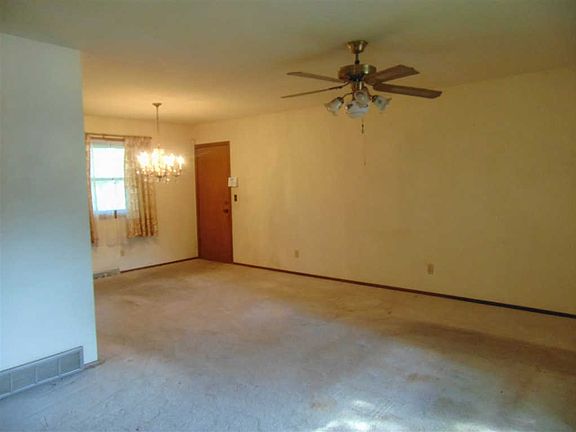 4th image of 2751 Capri Ct