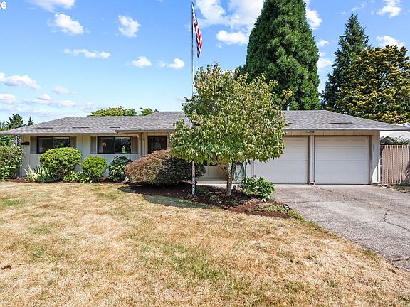 3rd image of 505 NE Dexter Ct