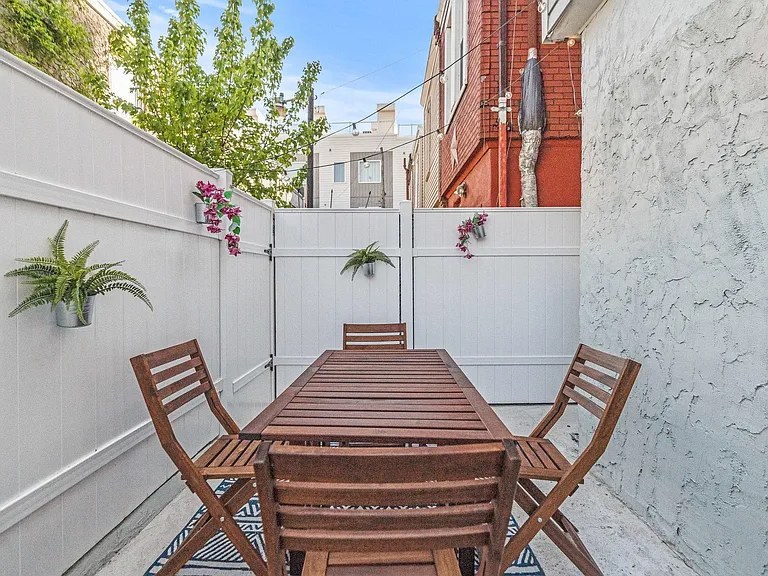 147 E Allen St — Photo 34