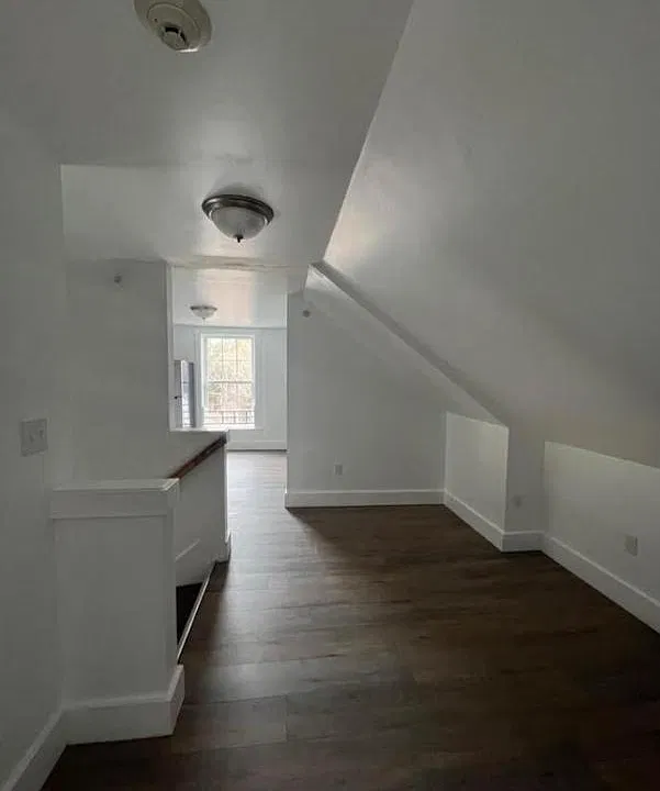 10 River St #4
