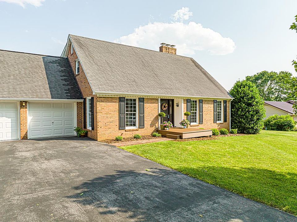 1st image of 19370 Oakwood Dr