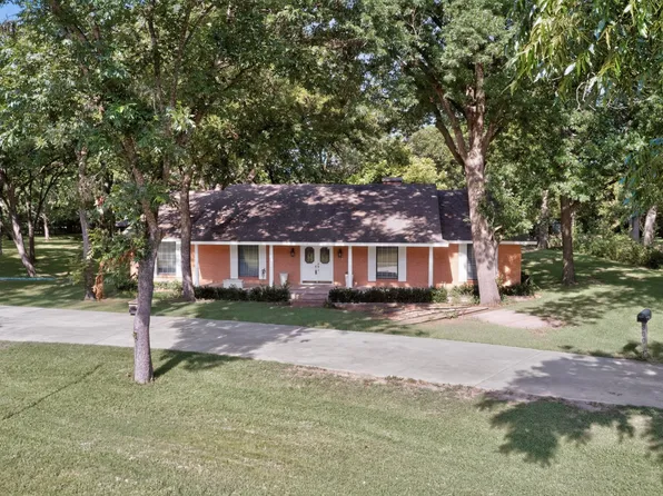 300 N Chattey Rd, Desoto, TX 75115