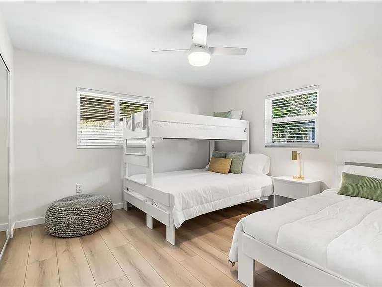 2641 Hyde Park St — Photo 44
