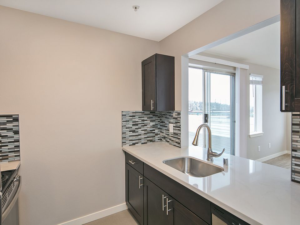 1st image of 2557 14th Ave W APT 305