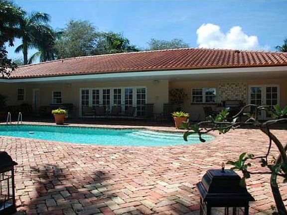 POOL & REAR