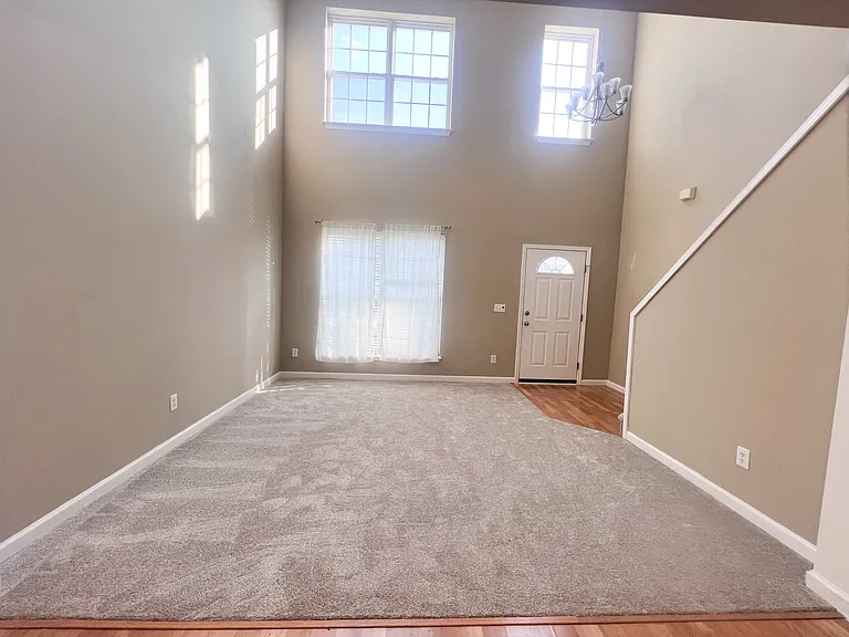 302 Mannington Dr — Photo 7