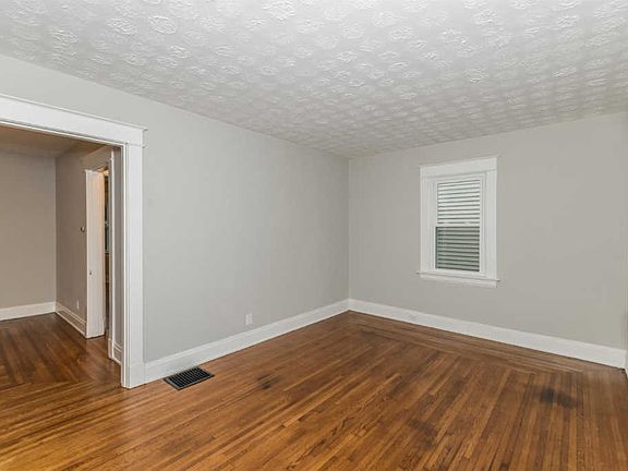 3rd image of 5435 Hunter Ave