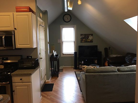 2nd image of 2513 N Southport Ave APT 3R