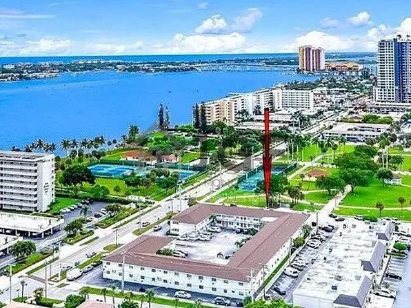 810 Lake Shore Dr APT 36, Lake Park, FL 33403