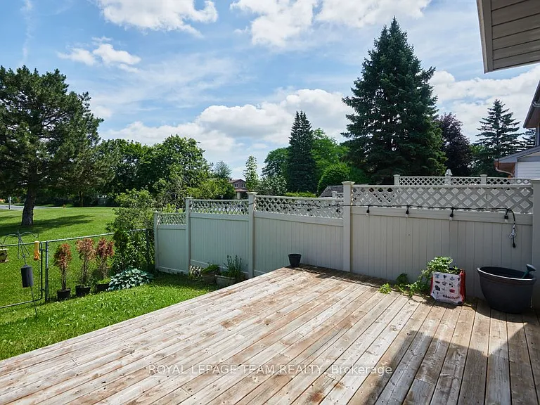 1443 Caravel Cres — Photo 24