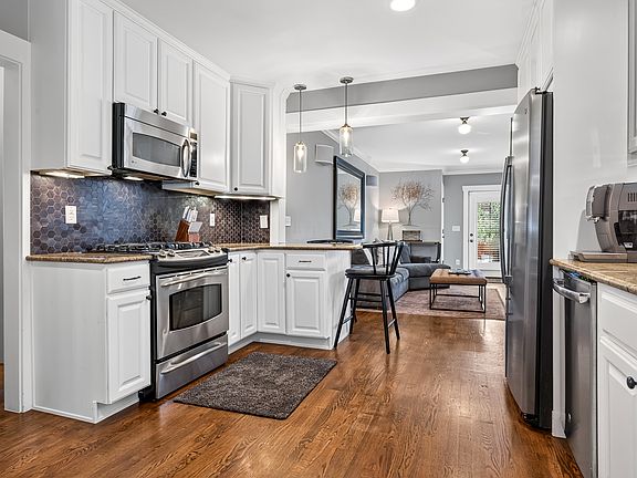 4th image of 618 S Vine St