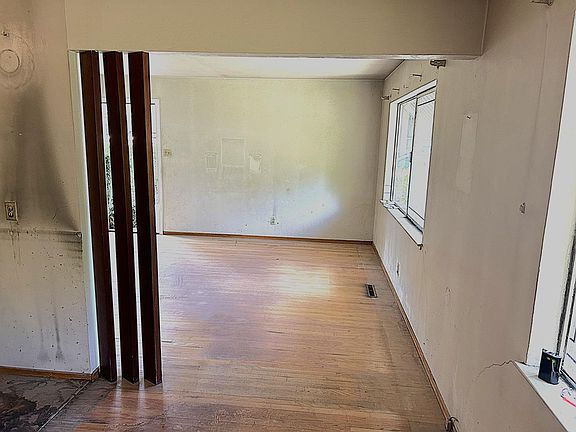 3rd image of 1470 Lincoln Ave