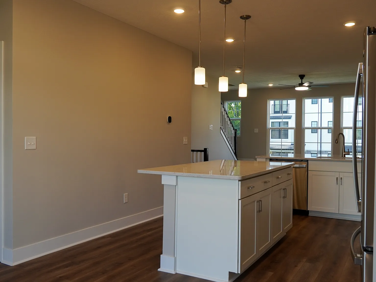 4 bed, 1859 sqft, $3,500 — Photo 3