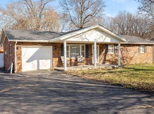 2056 Knob Hill Dr, Paducah, KY 42003