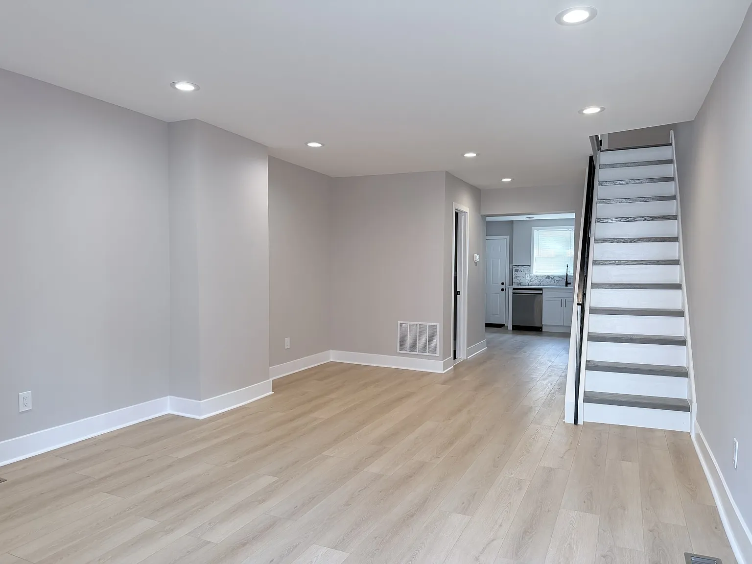 2 bed, 1.5 bath, 1000 sqft, $2,200 — Photo 3