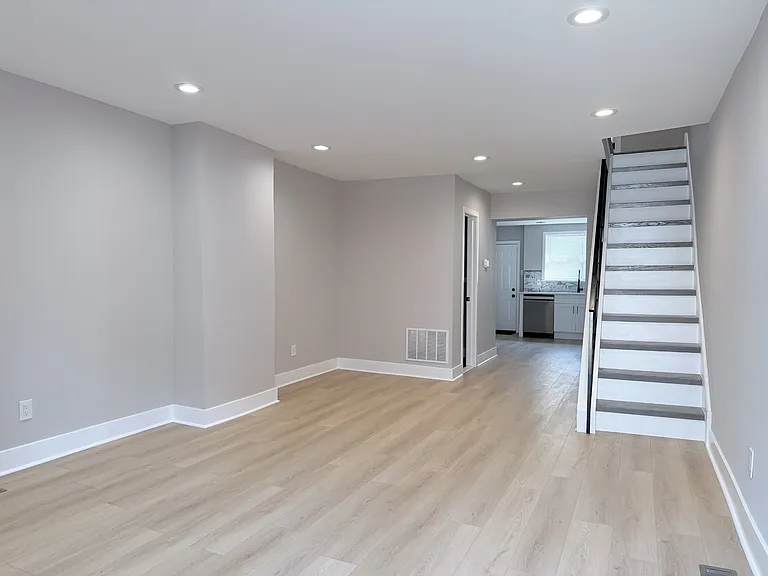 810 Watkins St — Photo 3