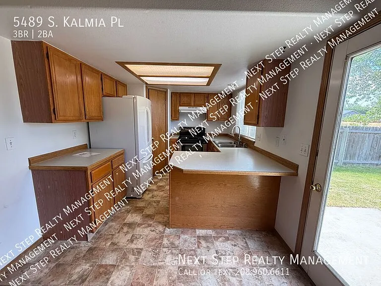 5489 S Kalmia Pl — Photo 4