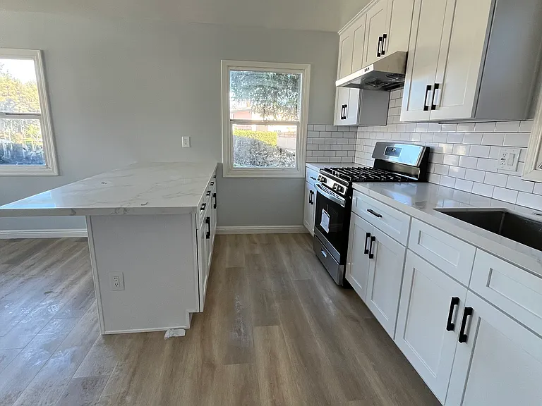 2201 La Paloma Ave — Photo 3