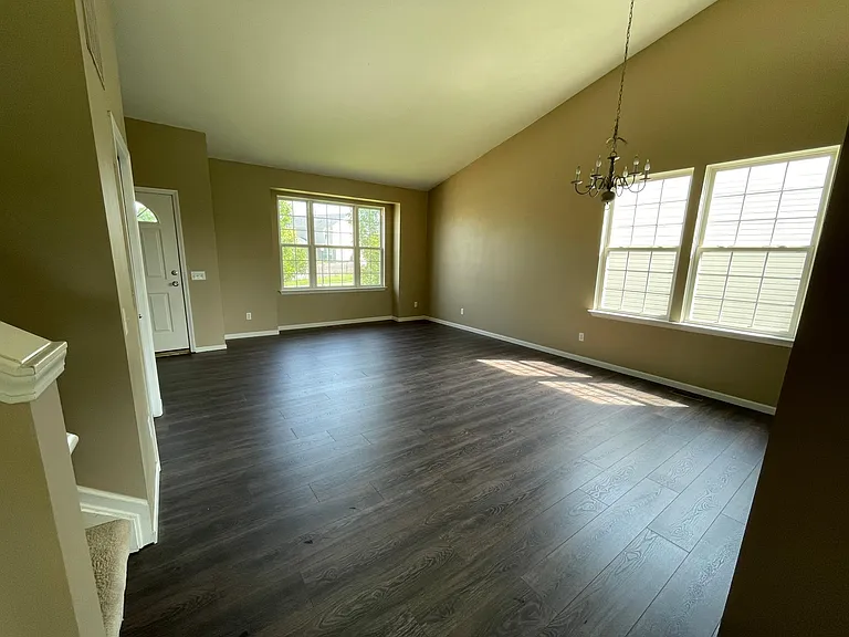 7920 Winterfield Dr — Photo 3