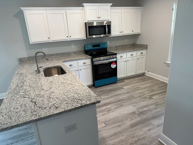 8090 Westpointe Ln — Photo 5