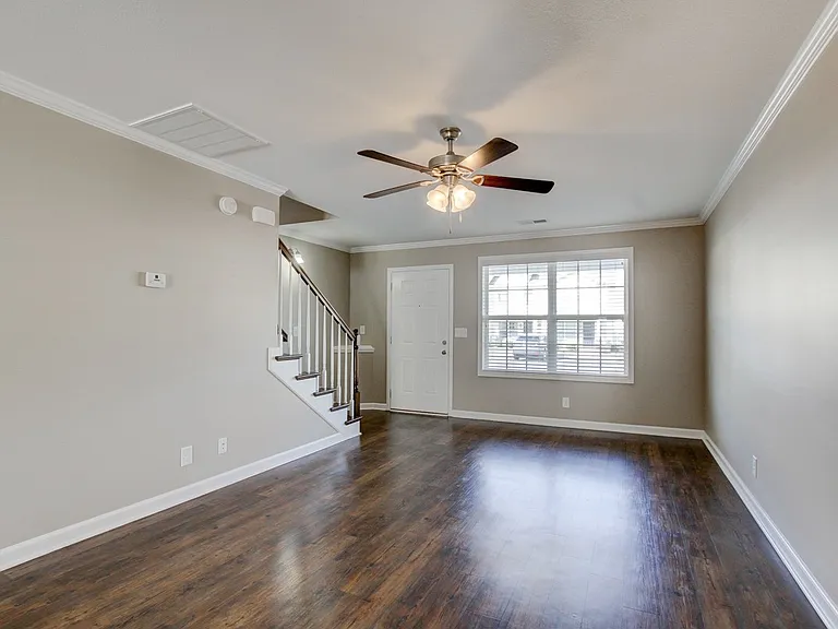 322 Sam Houston Cir — Photo 2