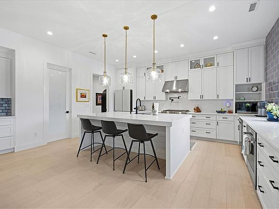 4th image of 2921 Estates Dr