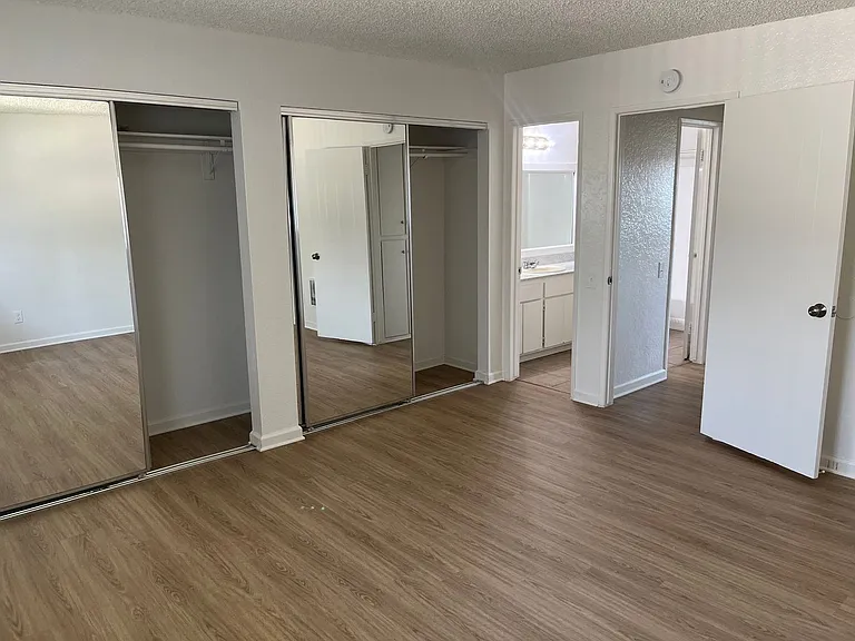 Westgate Villa Apartments — Photo 32