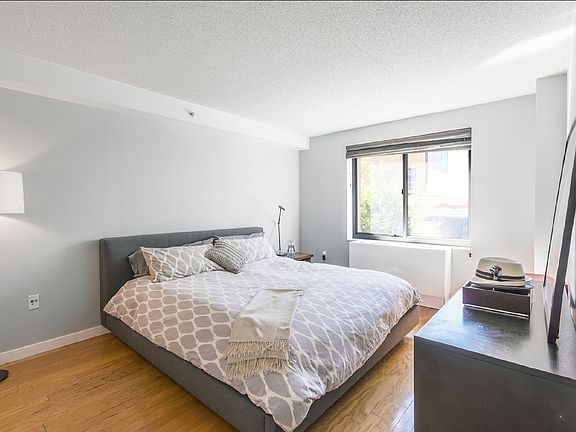 3rd image of 555 W 23rd St APT S8f