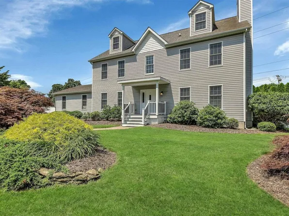 2 Box Tree Road, East Quogue, NY 11942