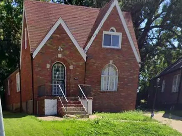 8838 Park Ln, Saint Louis, MO 63147