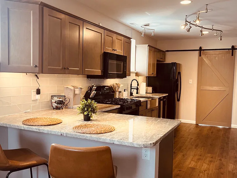 3175 Ivanhoe Ave — Photo 4