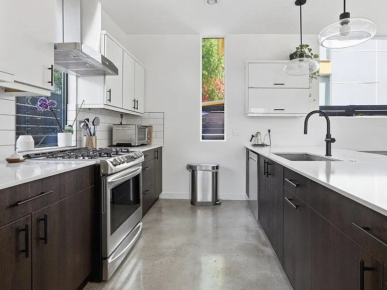 1606A Salina St — Photo 1