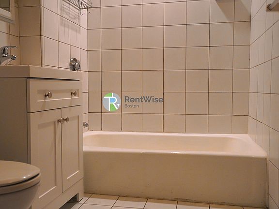 5th image of 16 Royce Rd APT 4
