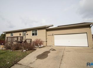 618 N Division Ave, Madison, SD 57042