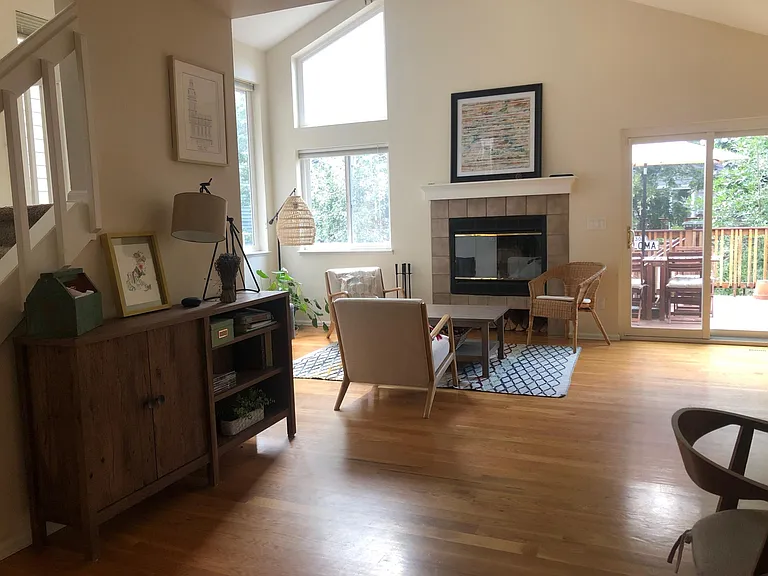 83 Mineola Ct — Photo 6