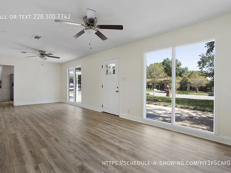 122 Carroll Ave — Photo 8