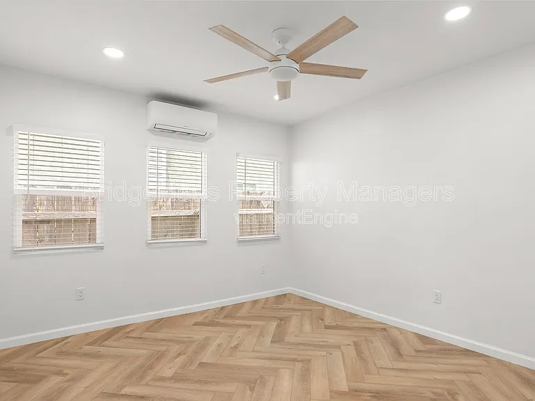 4429 Ohio St — Photo 18