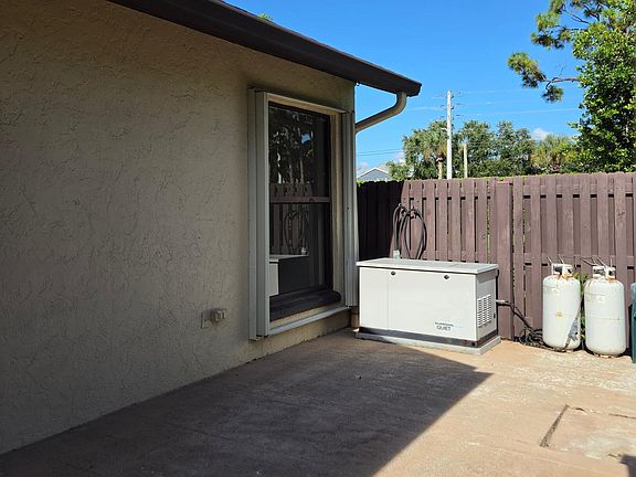4th image of 625 SEA PINE Way #H