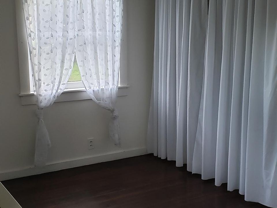Main living room/bedroom area.
