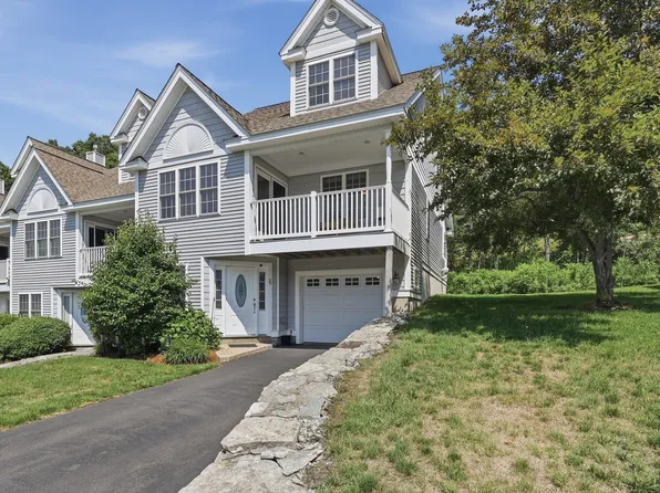 90 Carrington Ln, Uxbridge, MA 01569