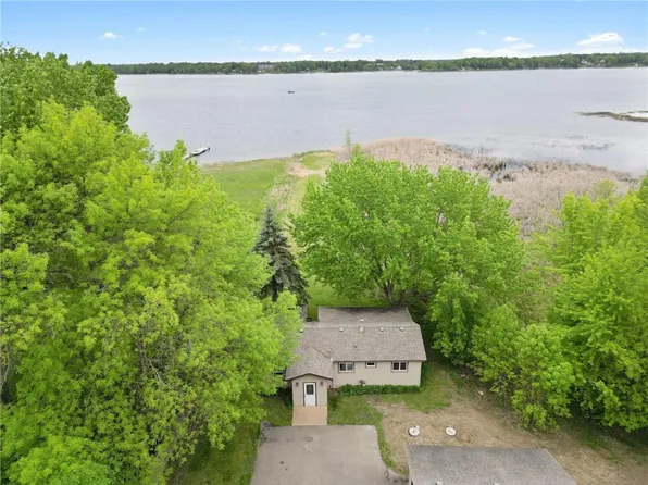 12280 Mentzer Trl, Lindstrom, MN 55045