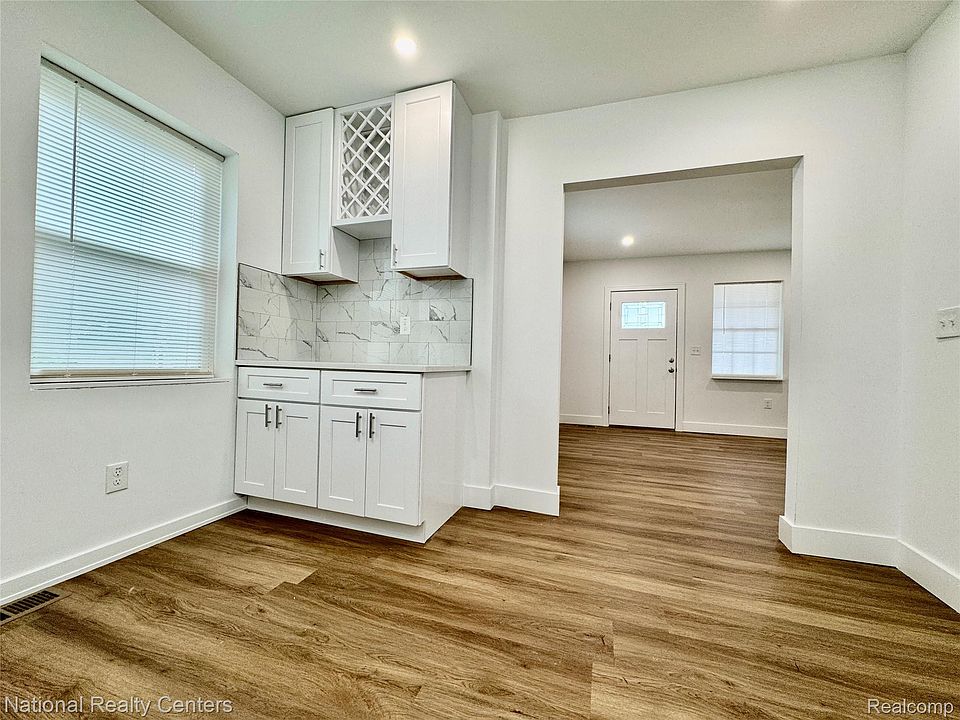 583 N Perry St, photo 7