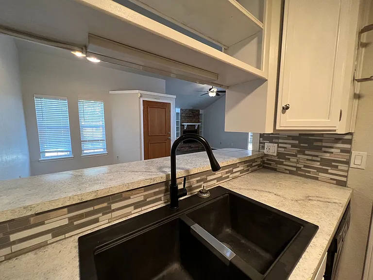 2137 Goodrich Dr — Photo 8