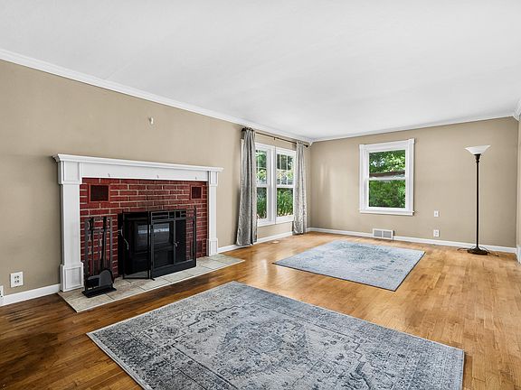 5th image of 3908 Jennings Dr