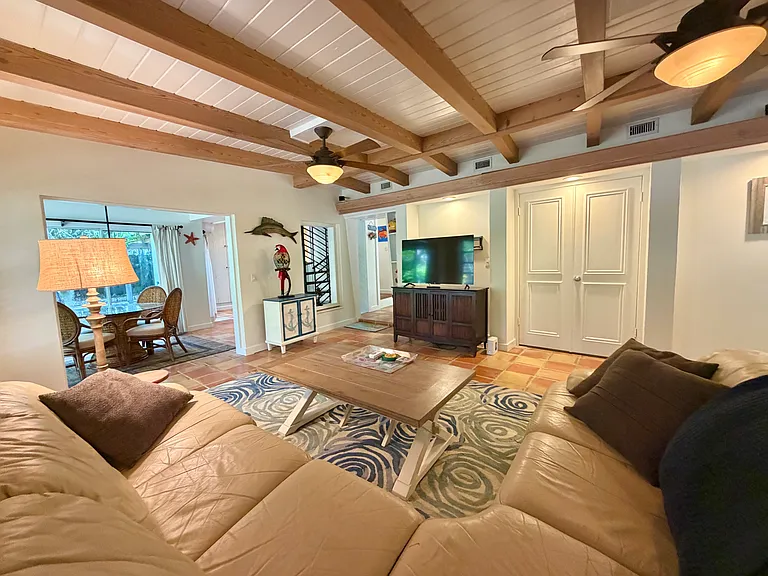 111 N Bay Harbor Dr — Photo 16