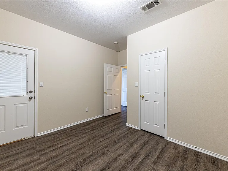101 Collett Ct #101 — Photo 18