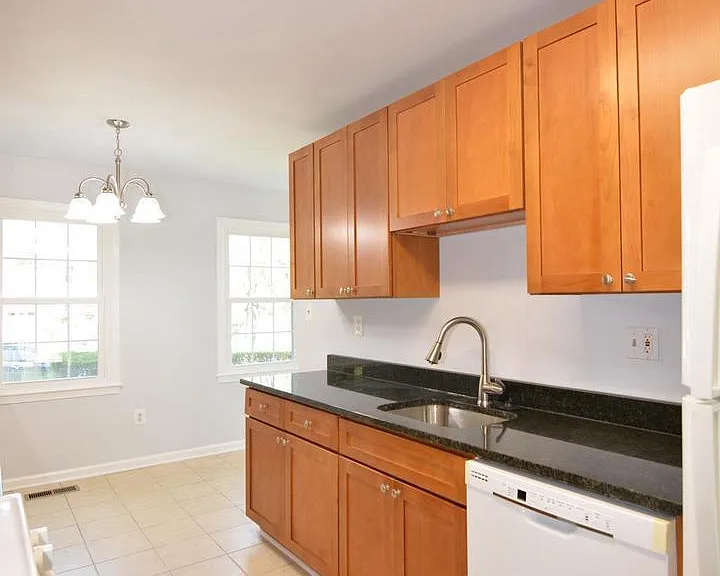 714 Hurley Ave — Photo 7