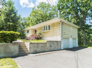 41 Gates Ave, East Brunswick, NJ 08816