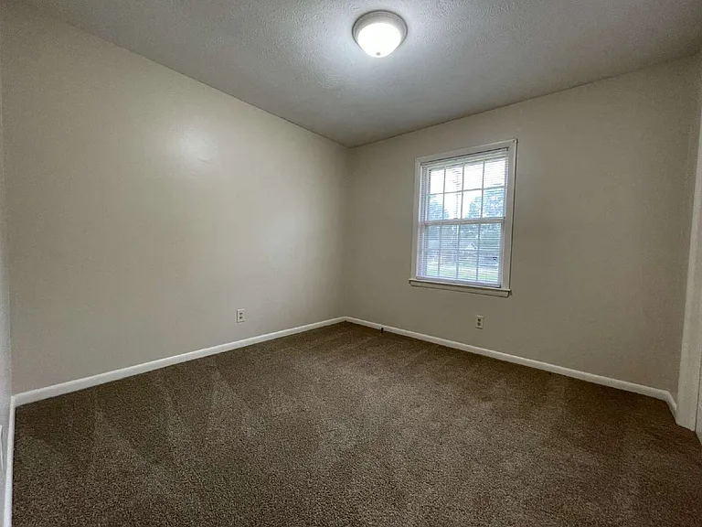 4912 Rosehill Rd — Photo 11